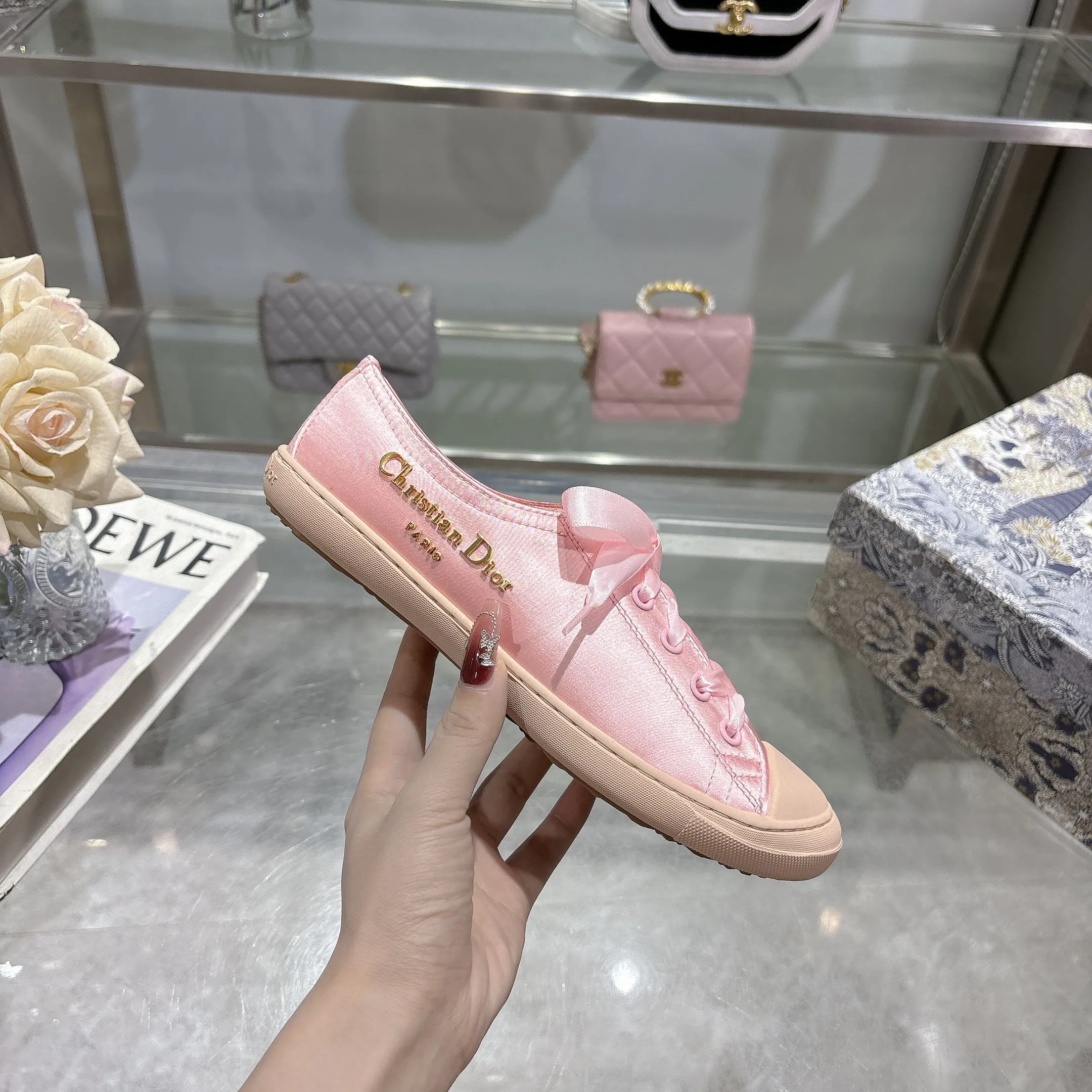 👟👟Ex-factory price 440👟👟 Dior ballet-style casual shoes, the same style as celebrities, satin fabric, breathable mesh lining, sheepskin for feet, wear-resistant rubber sole, size 35-40.